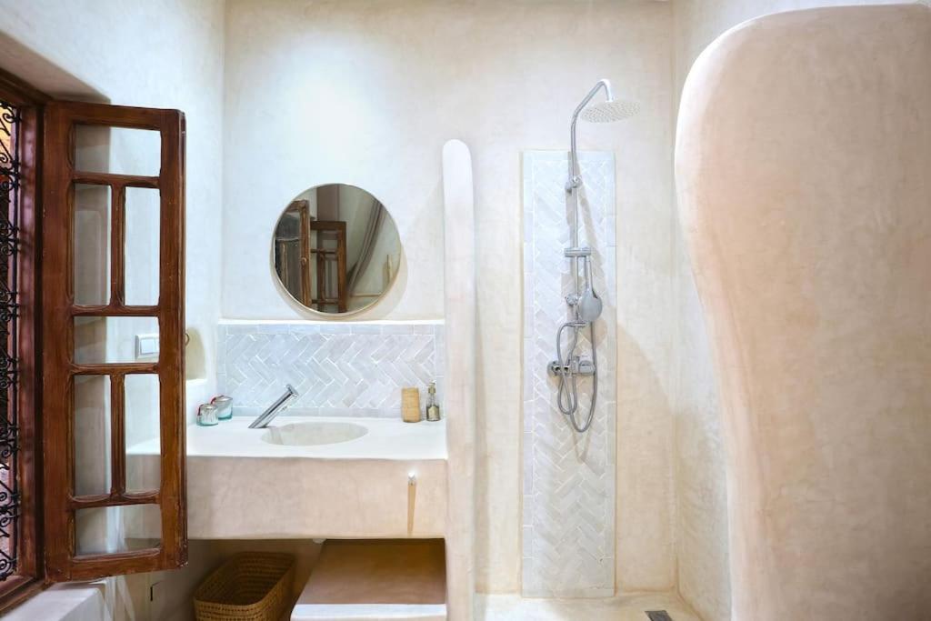 Riad El Khir En Centre Ville Rooftop Et Bassin Marrakesz Zewnętrze zdjęcie